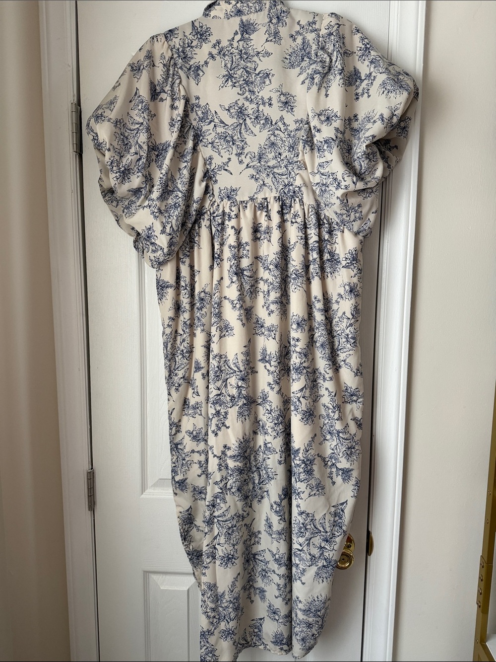 entro Cream and Blue Floral Midi Dress - Picture 3 of 3